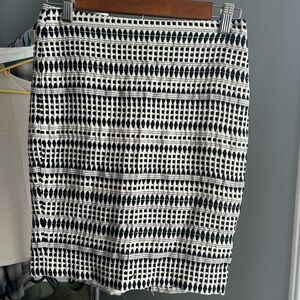 LOFT Black and White Geometric Pencil Skirt